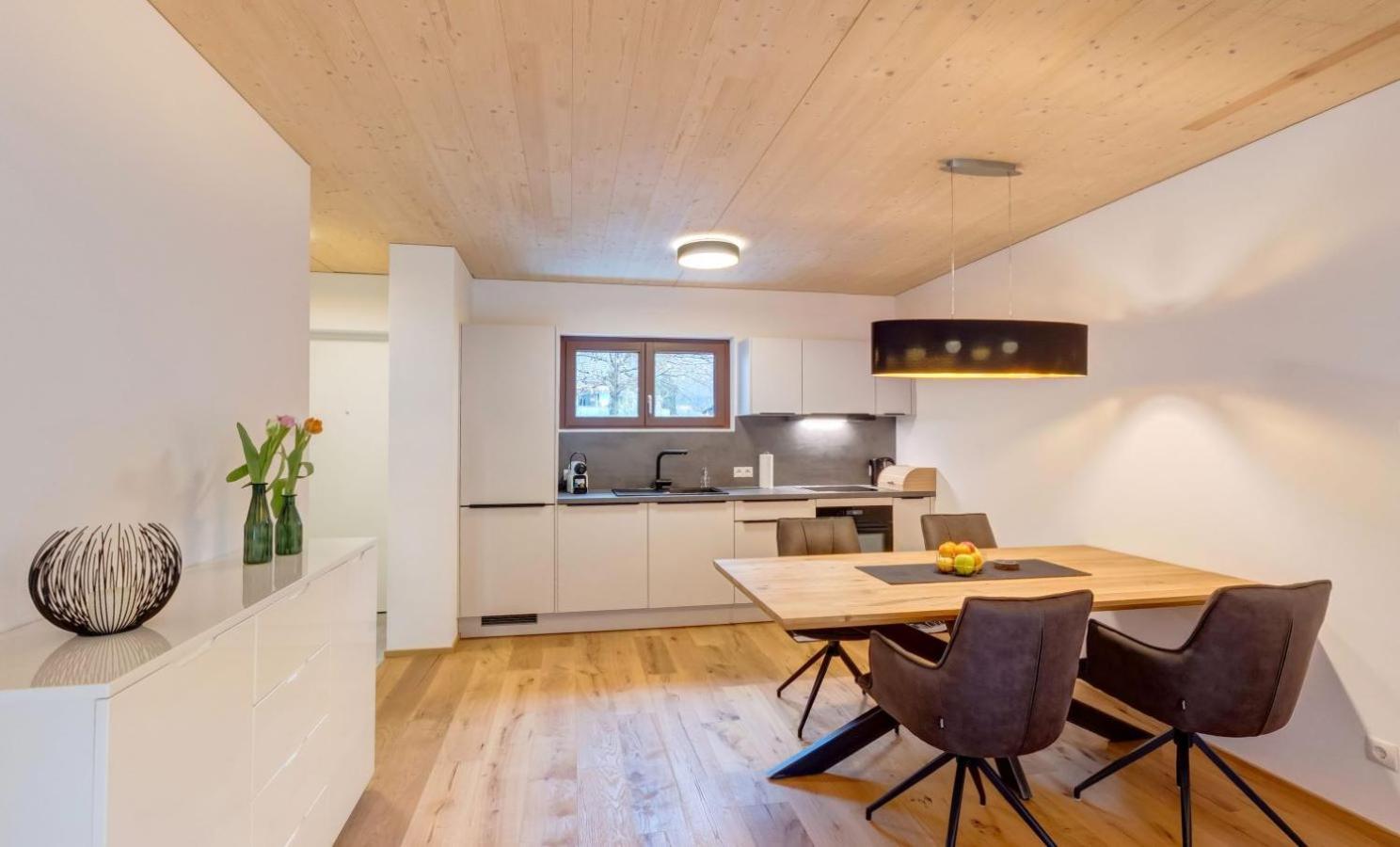 Urban-apartmenthaus Zwischen Berg Und Apartment *